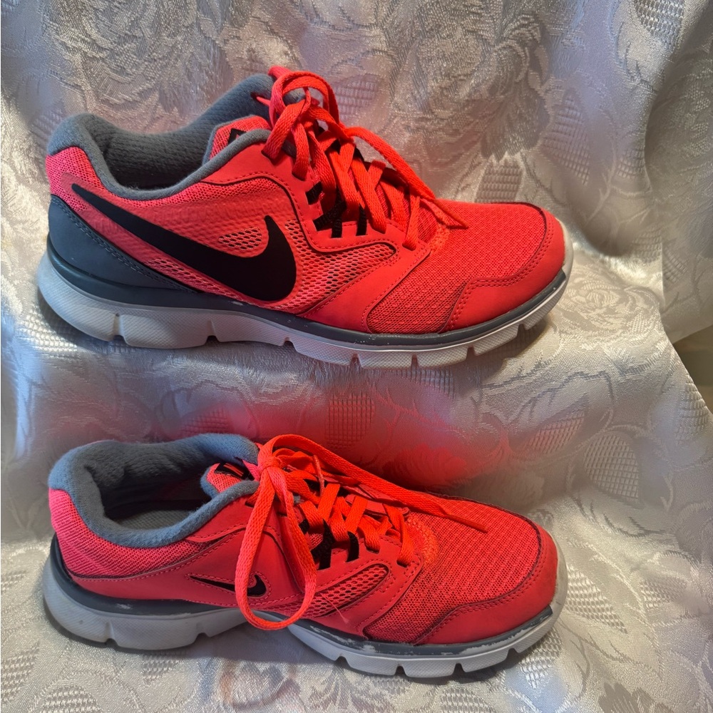 Women's Nike Flex Sz 5.5